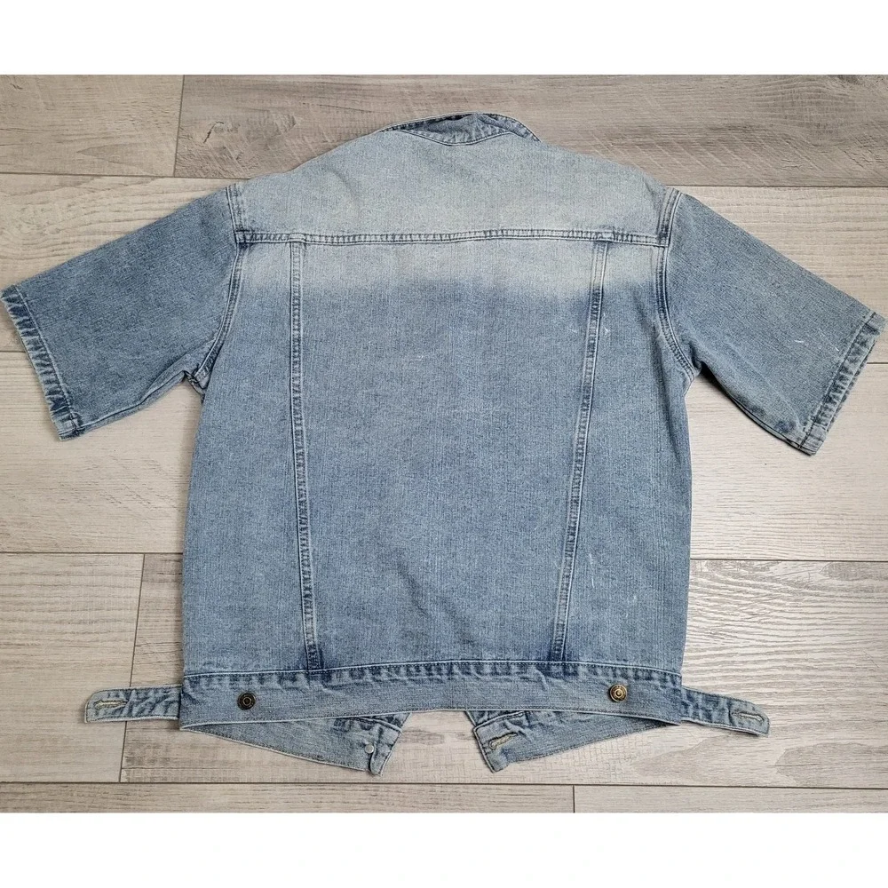 Vintage Style Denim Jacket Womens L Light Wash‎ Distressed Trucker Sloping Hem